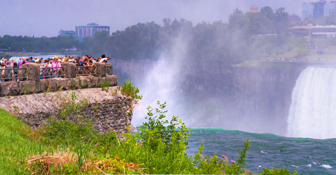 walk up and see Niagara Falls